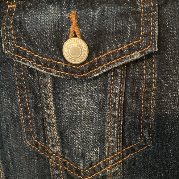 American Eagle Medium Women’s distressed jean jacket - Picture 7 of 8
